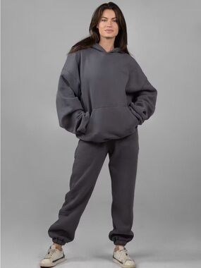 Comfrt Minimalist hoodie